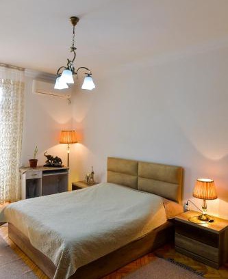 Kutaisi Apartment | Cozy Apartment on Rustaveli Avenue with Kitchen & Family Focus