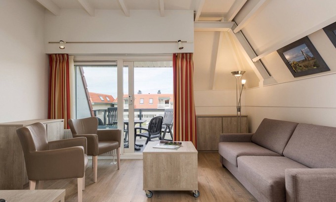 De Koog Apartment | Inviting Apartment Steps from the Beach on Texel