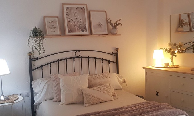 La Malva-rosa Apartment | Beachfront Apartment Malvarrosa Cabañal: 9.2/10 & Free Wifi