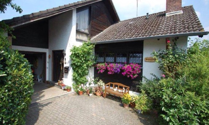 Hausen Apartment | Apartment on the edge of the forest - apartment / apartment, shower and bath, toilet, 1 bedroom