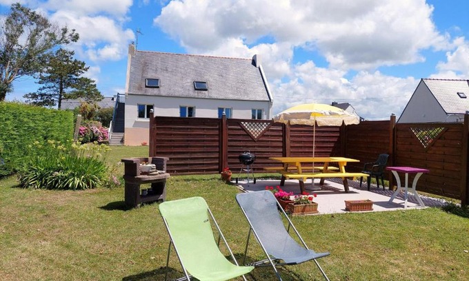 Ploudalmezeau Apartment | Conveniently Located Apartment with Private Entrance in Ploudalmézeau