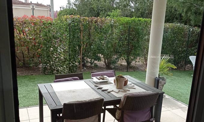 Carpentras Apartment | Ground Floor Apartment in a Secure Residence with Pool