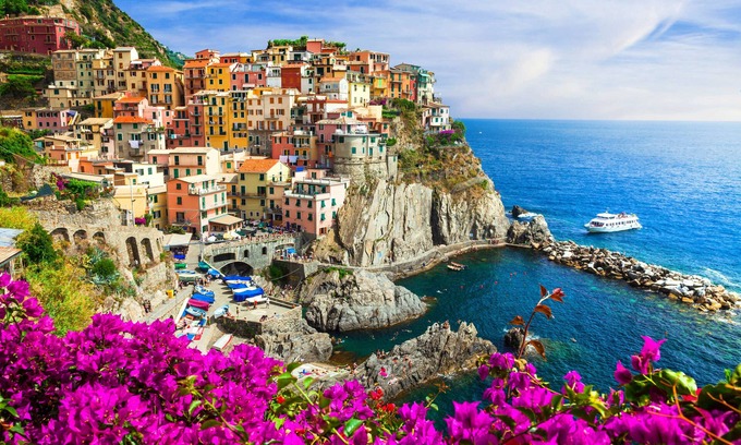Manarola Apartment | Oceanfront Apartment on the Sea in Cinque Terre