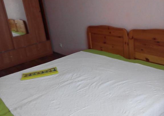 Vologda Apartment | Welcoming Apartment on Vozrozhdeniya with Hot Tub & Breakfast
