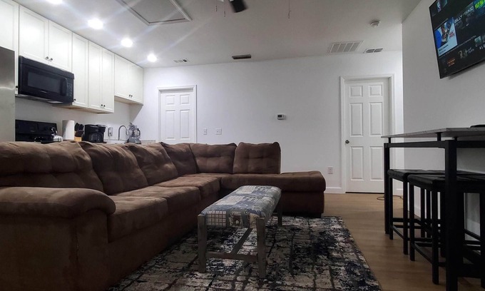 Tallahassee Apartment | Cozy Duplex Apartment Near FSU-B with Pet-Friendly Perks