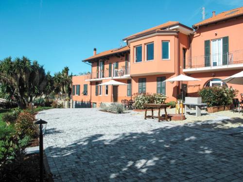 Imperia Apartment | Impressive Apartment Orange - Guest Rated 10/10 for Families