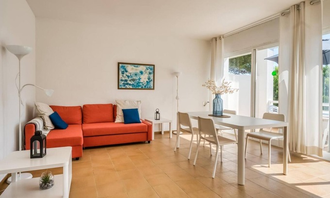 Coves Noves Apartment | Oceanfront Apartment "Orchidée" with Pool & Terrace Views