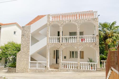 Prcanj Apartment | Cozy Apartment Orlan: Pet & Child Friendly Getaway