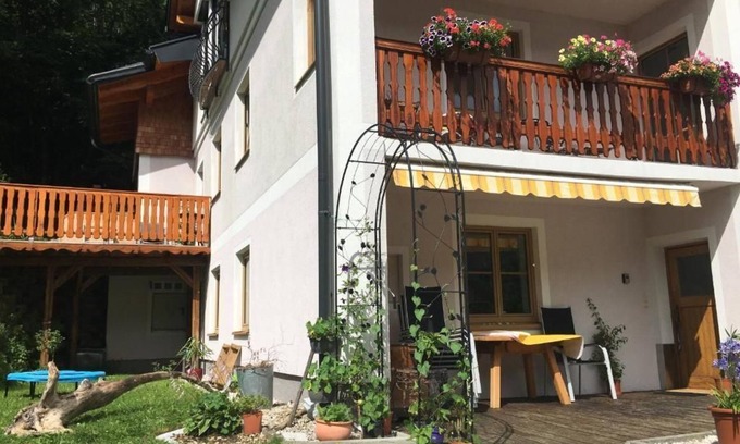 Hof bei Salzburg Apartment | Unforgettable Stay at Apartment Oswald - Pet & Child Friendly