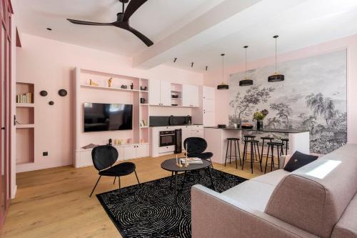 Old Lyon Apartment | Unforgettable Apartment with Fourvière Balcony View