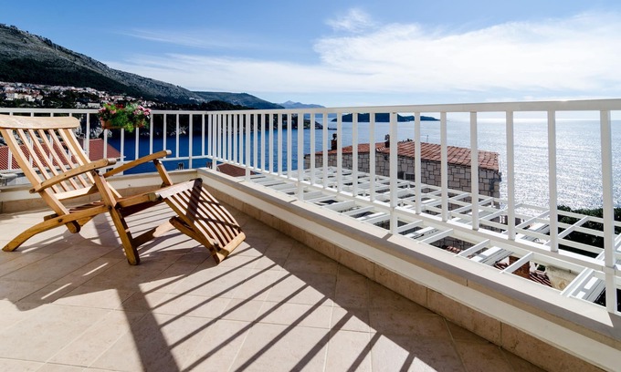 Gorica Apartment | Seaside Retreat: Apartment Paco with Balcony & Spa Amenities