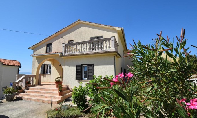 Municipality of Omisalj Apartment | Pet-Friendly Apartment Pampas - Guest Rated 10/10