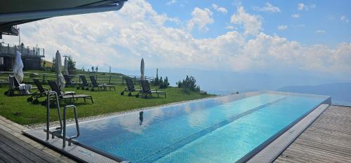 Treffen Apartment | Panoramablick Gerlitzen: Family-Friendly Retreat with Spa
