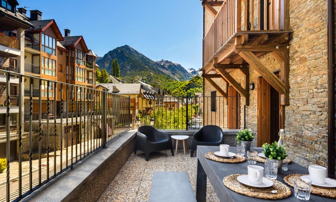 Panticosa Apartment | Family-Friendly Apartment Panticosa with Spa & Kitchen