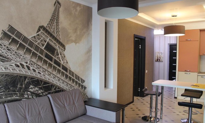 Nizhny Novgorod Apartment | Accessible Apartment in Paris with 9/10 Guest Rating