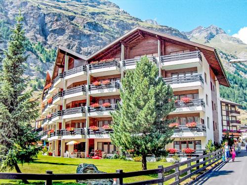 Zermatt Apartment | Apartment Pasadena-7 by Interhome