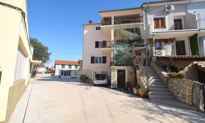 Njivice Apartment | Seaview Apartment Paula: Perfect for Families & Breakfast Lovers