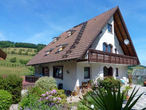 Steinach Apartment | Welcoming Apartment Pension Himmelsbach with Pool Access