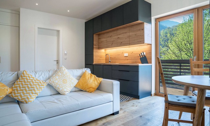 Auer Apartment | Mountain View Apartment 'Pension Grasser' with Private Terrace