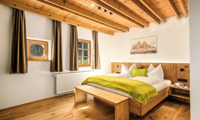 Casola Apartment | Relax in Apartment "Perfila Morgenrot" with Mountain Views