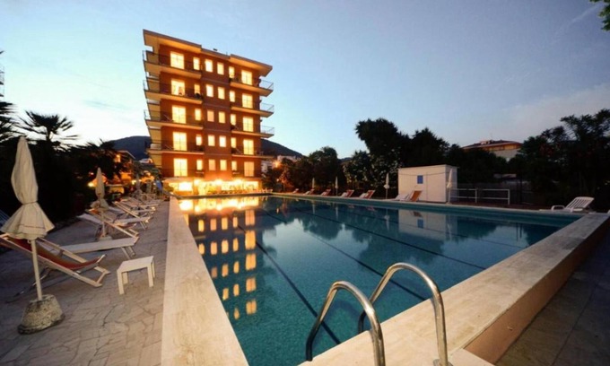 Pietra Ligure Apartment | Apartment 'Perlamarina 12' with Shared Pool, Wi-Fi and Air Conditioning
