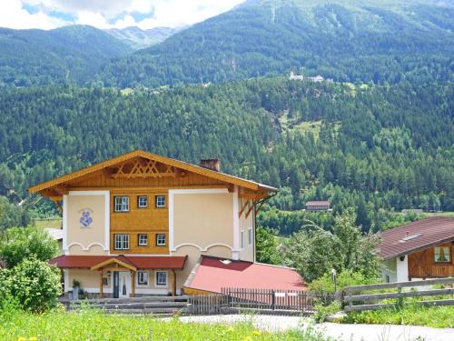 Pians Apartment | Family-Friendly Apartment Pfeifer-1: 4-Star Comfort Awaits