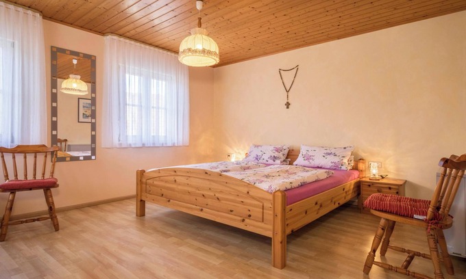 Tettnang Apartment | Discover Apartment “Pfingstrose” near Lake Constance & Pool