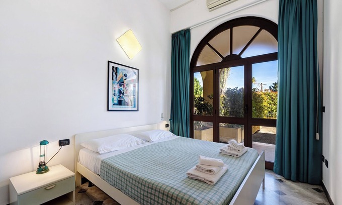 Pietra Ligure Apartment | Enjoy Oceanfront Mobile Home with Private Pool & Wi-Fi