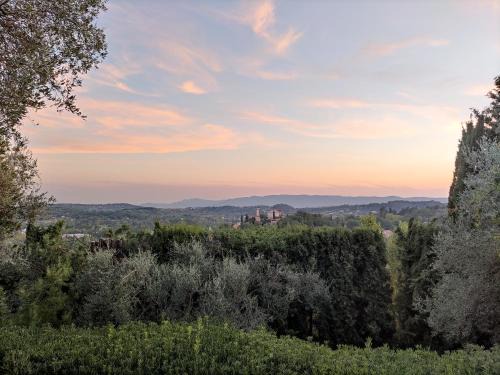 Chateauneuf-Grasse House | Apartment Picasso: Poolside Retreat in Scenic Park Setting