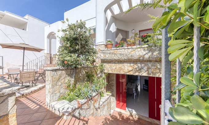 Capilungo Apartment | Cozy Apartment "Pilella": Oceanfront Retreat with Terrace