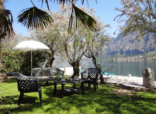 Prcanj Apartment | Oceanfront Apartment Pinebreeze in Prčanj, Kotor - Rated 9.6