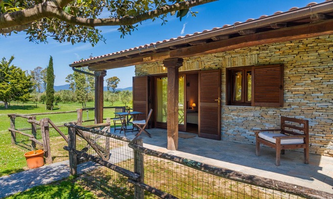 Grosseto Apartment | Apartment 'Ponente' with Shared Pool, Private Entrance and Air Conditioning