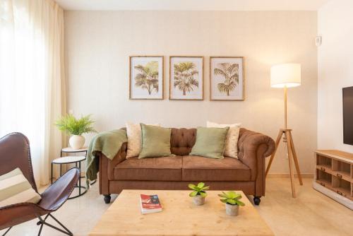 La Victoria Apartment | Stylish Apartment with Pool in Malaga City Center