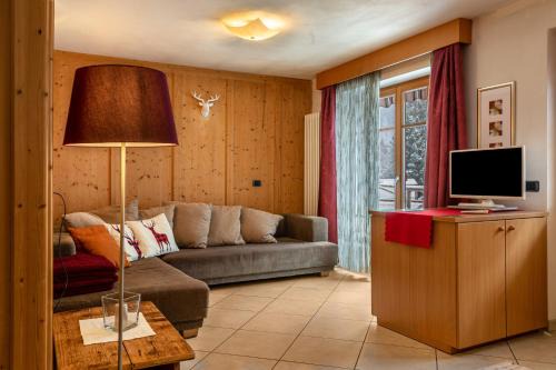 Campitello di Fassa Apartment | Explore Dolomitc Apartment: Pet & Child Friendly Retreat