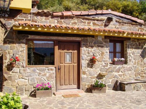 Cillorigo de Liebana Apartment | Cozy Apartment Potes Vinon - Pet & Child Friendly Retreat