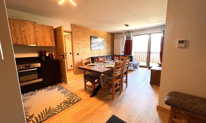 Longefoy Apartment | Apartment-Private Bathroom