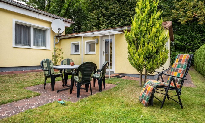 Ostseebad Prerow Apartment | Apartment 'Prerow Am Deich - 4' with Private Terrace, Private Garden and Wi-Fi