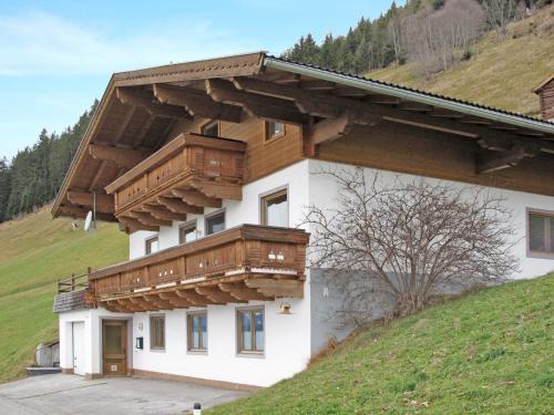 Bramberg am Wildkogel Apartment | Family-Friendly Retreat at Apartment Prieslern-2