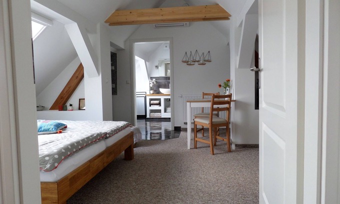 Zahna-Elster Apartment | Top-Rated Apartment with Garden View & Private Bathroom