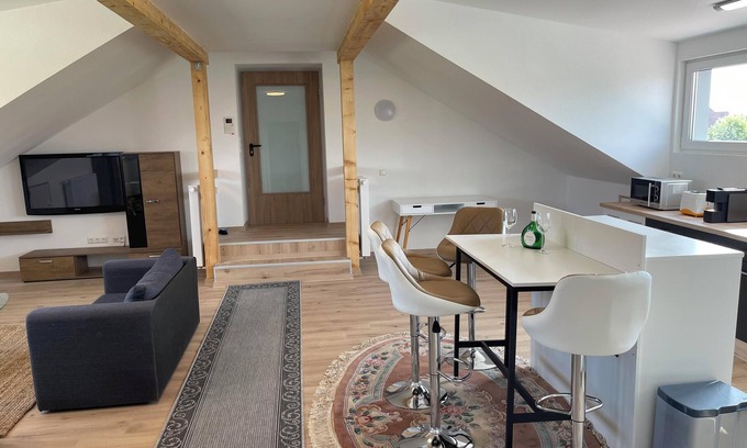 Volkach Apartment | Relaxing Stay at Apartment Promedklinik 3 by Main River