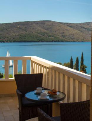Seget Vranjica Apartment | Oceanfront Apartment Punta with Guest Rated 9.8/10