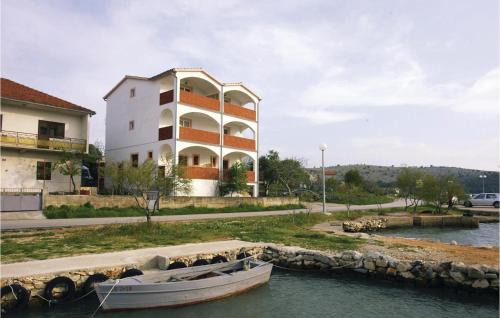 Jadrtovac Apartment | Guest Rated 10/10: Cozy Apartment in Jadrtovac with Kitchen