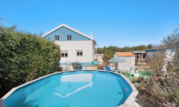 Famalicao Apartment | Mountain View Apartment with Private Pool & Wi-Fi in Nazaré