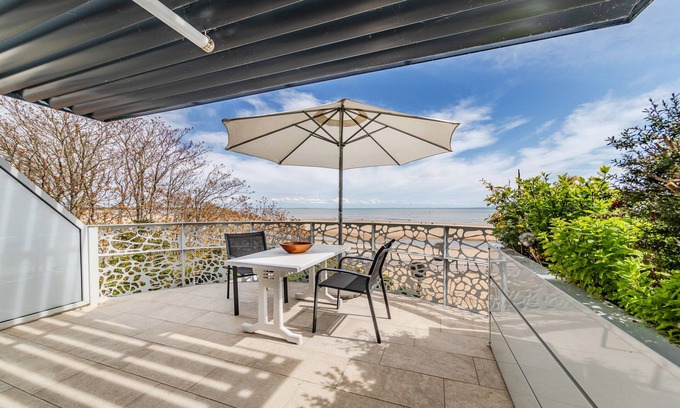 La Tranche-sur-Mer Apartment | Inviting Apartment 'Résidence Le Rêve' with Pool & Ocean View