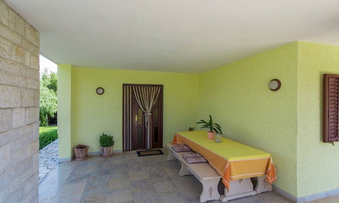 Kirmenjak Apartment | Pet-Friendly Apartment Rajko II with Terrace & Pool Access