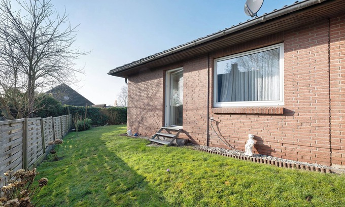 Struckum Apartment | Apartment 'Ramona' with Private Terrace, Private Garden and Wi-Fi