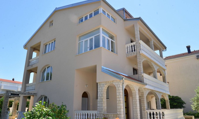 Milcetici Apartment | Beautiful Apartment REA with Sea View and Pool Access