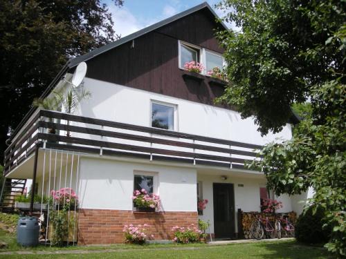 Vrchlabi Apartment | Family-Friendly Getaway at Apartment Red Tree - Rated 9.6/10
