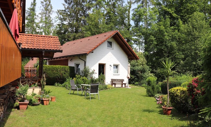 Lindau Apartment | Cozy Apartment 'Red' with Balcony, Garden & Ocean View