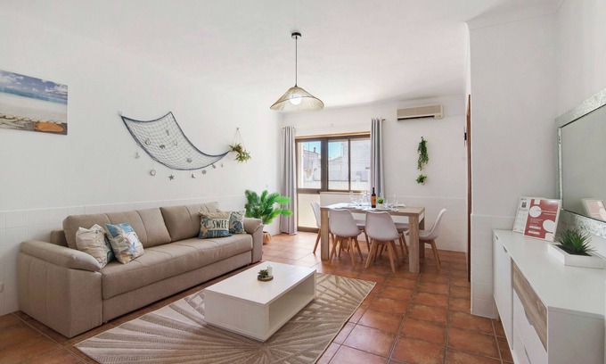 Vila Real Santo Antonio Apartment | Apartment 'Refúgio Do Mar' with Balcony, Wi-Fi and Air Conditioning